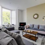 No 2 At Empire 39 Apartman