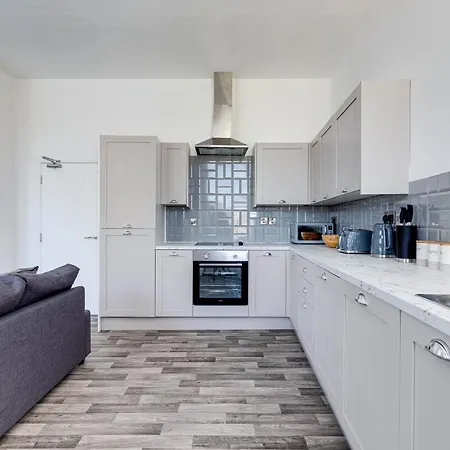 No 2 At Empire 39 Apartman *