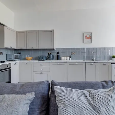 No 2 At Empire 39 * Скарборо